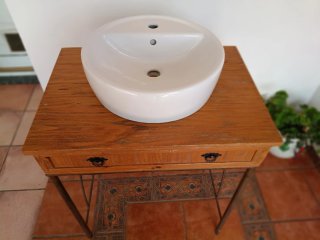 Mueble lavabo madera y metal