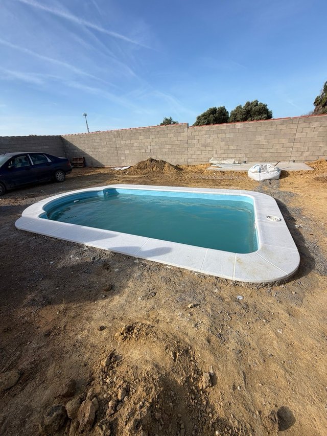 Piscina prefabricada con instalación