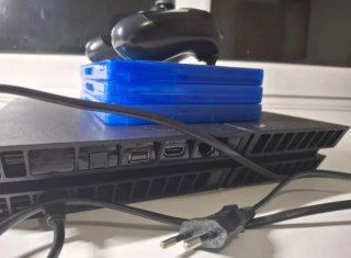 PS4 (PlayStation 4) + 3 Juegos