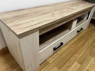 Mueble bajo TV madera y beige