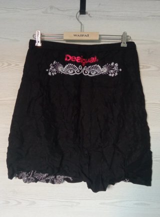 Desigual ‼️ Falda Negra Floral Rojo Corta Mujer M