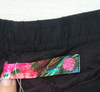 Desigual ‼️ Falda Negra Floral Rojo Corta Mujer M