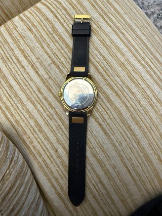 Reloj Guess Dorado y Negro con Diamantes