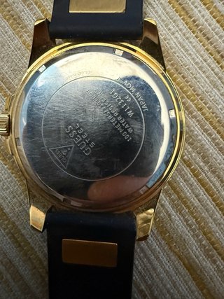 Reloj Guess Dorado y Negro con Diamantes