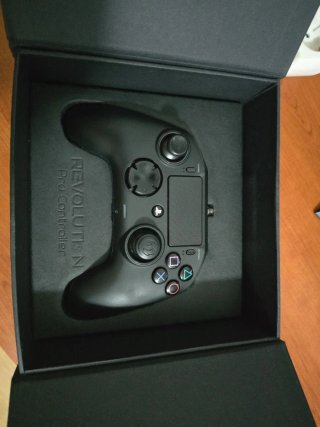 Mando Nacon Revolution Pro Controller PS4
