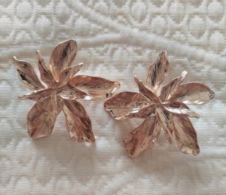 Pendientes flor dorados