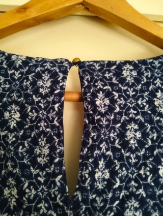 Vestido Springfield floral azul y blanco