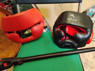 Cascos de boxeo (rojo y negro)