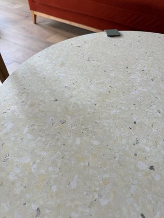 Mesa centro material reciclado beige/gris