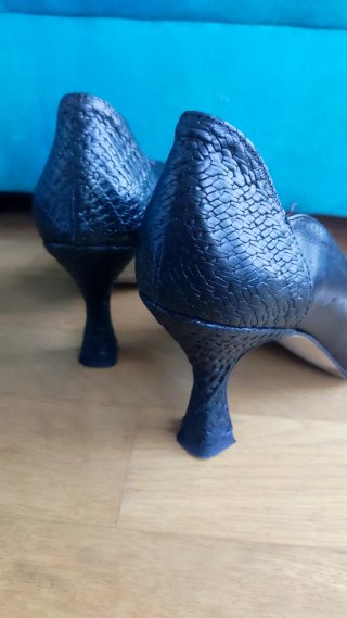 Zapatos tacón Marian piel negros