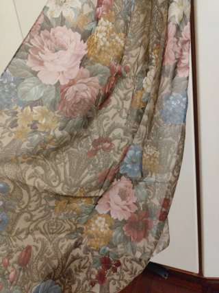 Sciarpa floreale beige e multicolor