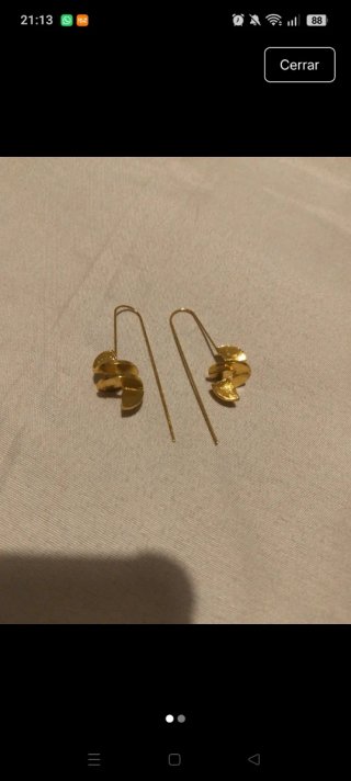 Pendientes dorados diseño moderno