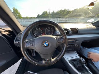 BMW Serie 1 116d. Negro. 2009