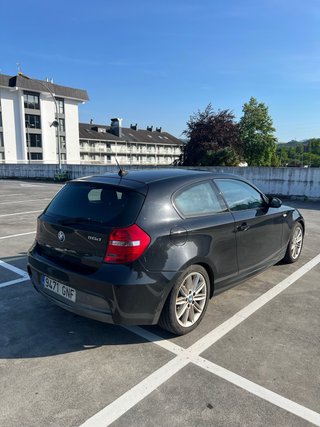 BMW Serie 1 116d. Negro. 2009