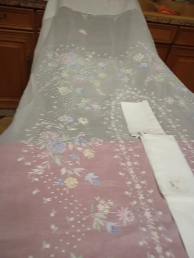 Mantelería  de Organza Bordada Mano 3,50 x 1,70