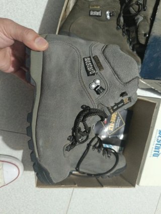 Botas de montaña BESTARD 1 de hombre y 1 de mujer