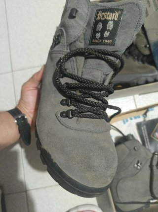 Botas de montaña BESTARD 1 de hombre y 1 de mujer