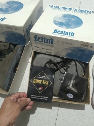 Botas de montaña BESTARD 1 de hombre y 1 de mujer