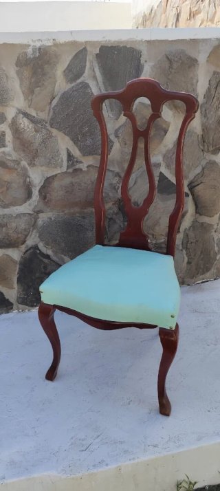 Silla antigua madera tapizada