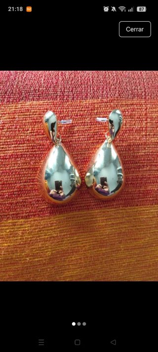 Pendientes dorados lágrima