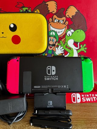 Nintendo Switch verde y rosa + accesorios