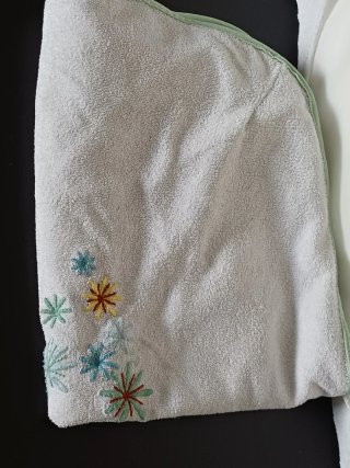 Cambiador para bebe de IKEA con sus 2 fundas.
