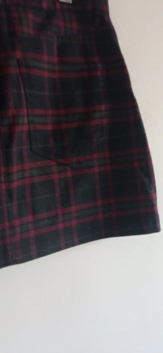Como Nueva ‼️ Falda Cuadros Negra Roja Corta Mujer