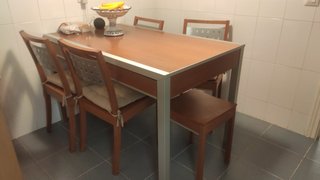 Mesa de comedor y conjunto dé muebles modular