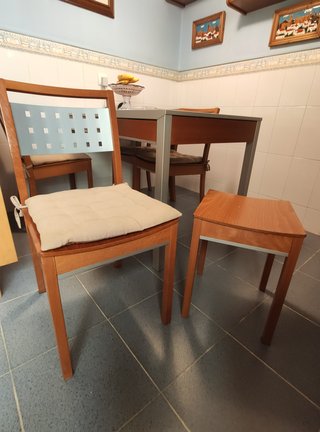 Mesa de comedor y conjunto dé muebles modular