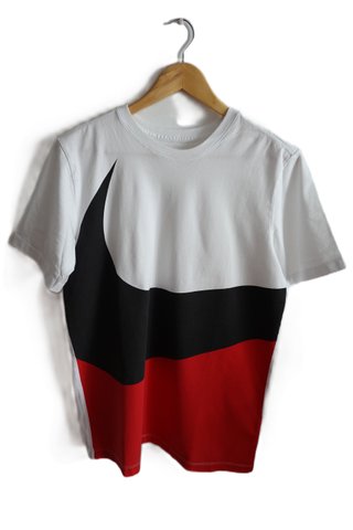 Camiseta Nike Swoosh Grande Talla M