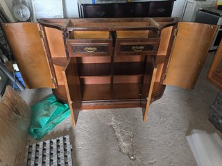 Conjunto Aparador c/ Tampo de Mármore + Espelho