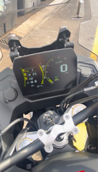 Voge 625 DSX Negra y Dorada