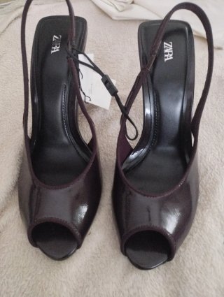 Sandalias Zara charol tacón slingback