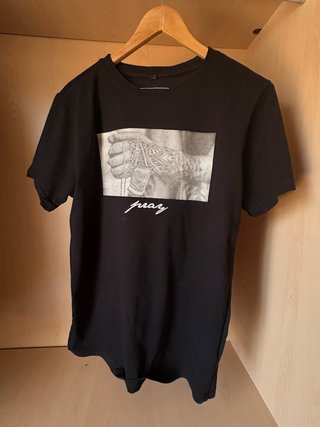 Camiseta Mister Tee Negra Pray