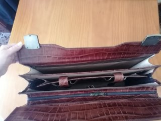Maletín, attaché, cartera de piel grabada marrón