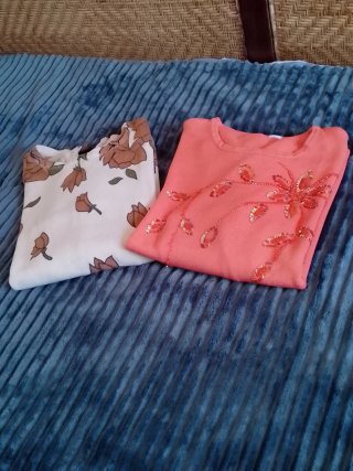 Lote 2 suéteres: naranja y floral