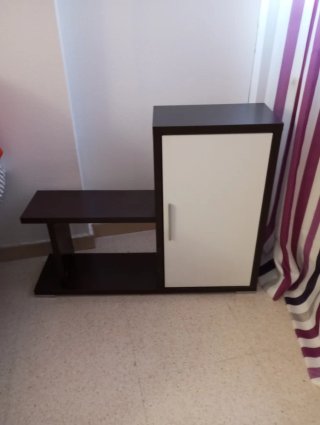Mueble recibidor con puerta