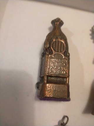 Lote religioso: Virgen, campana, cruces y más