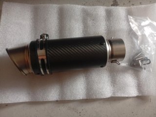 Escape moto carbono.