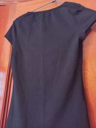 Camiseta Zara con letras brillantes