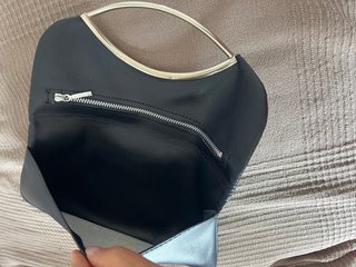 Pochette blu vintage con dettaglio metallico