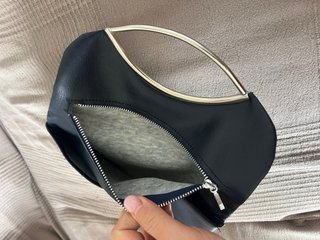 Pochette blu vintage con dettaglio metallico