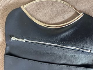 Pochette blu vintage con dettaglio metallico