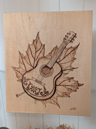 Cuadro pirograbado madera guitarra hoja