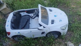 Coche de bateria para niño con luces y radio