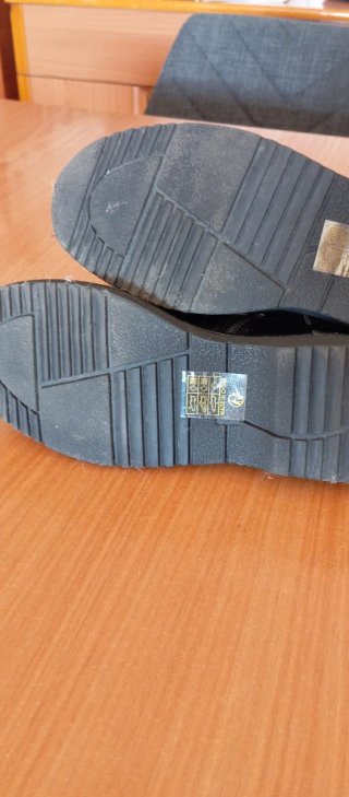 Botines negros planos con perlitas