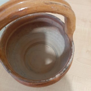Vaso in terracotta con manico