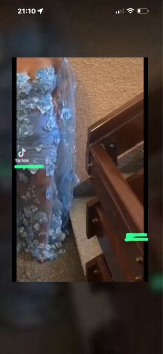 Vestido de fiesta azul con flores 3D