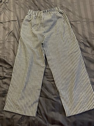 Pantalones de verano a rayas.