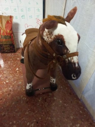 Caballo de juguete con ruedas